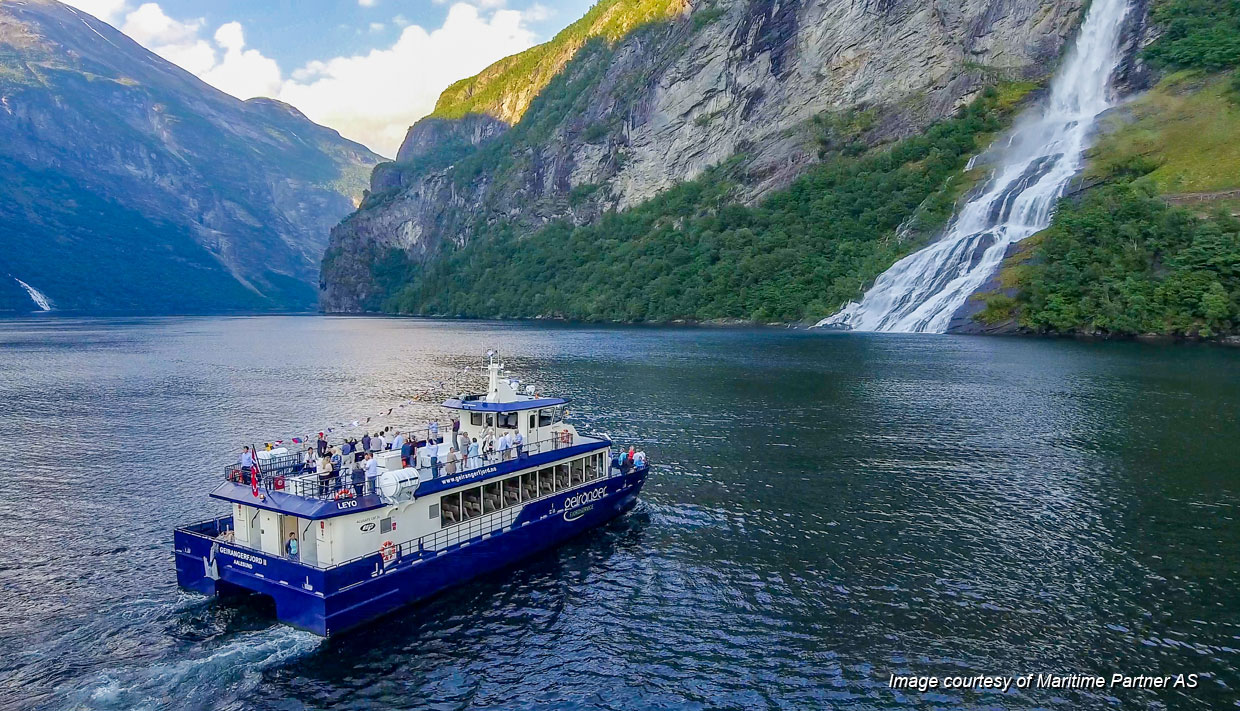 FJORDSIGHTSEEING MIT AUSFLUGSSCHIFF