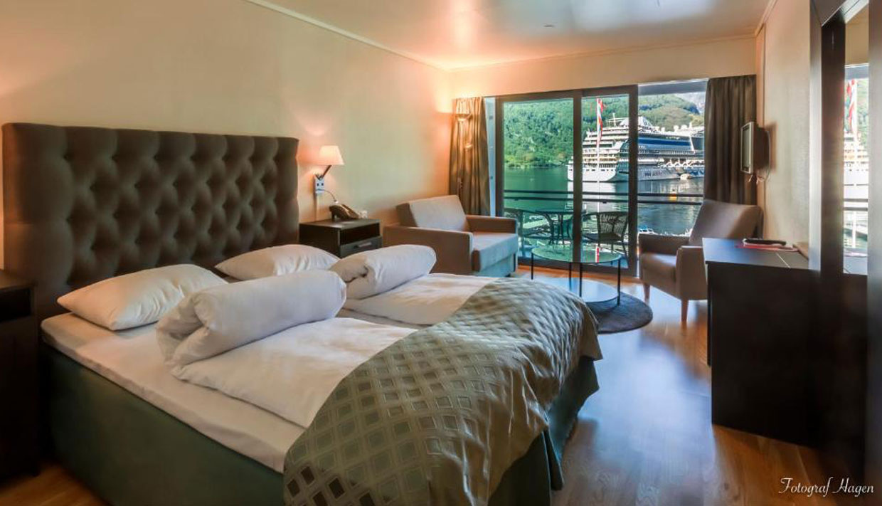 Superior double room with fjord view and balcony, incl breakfast