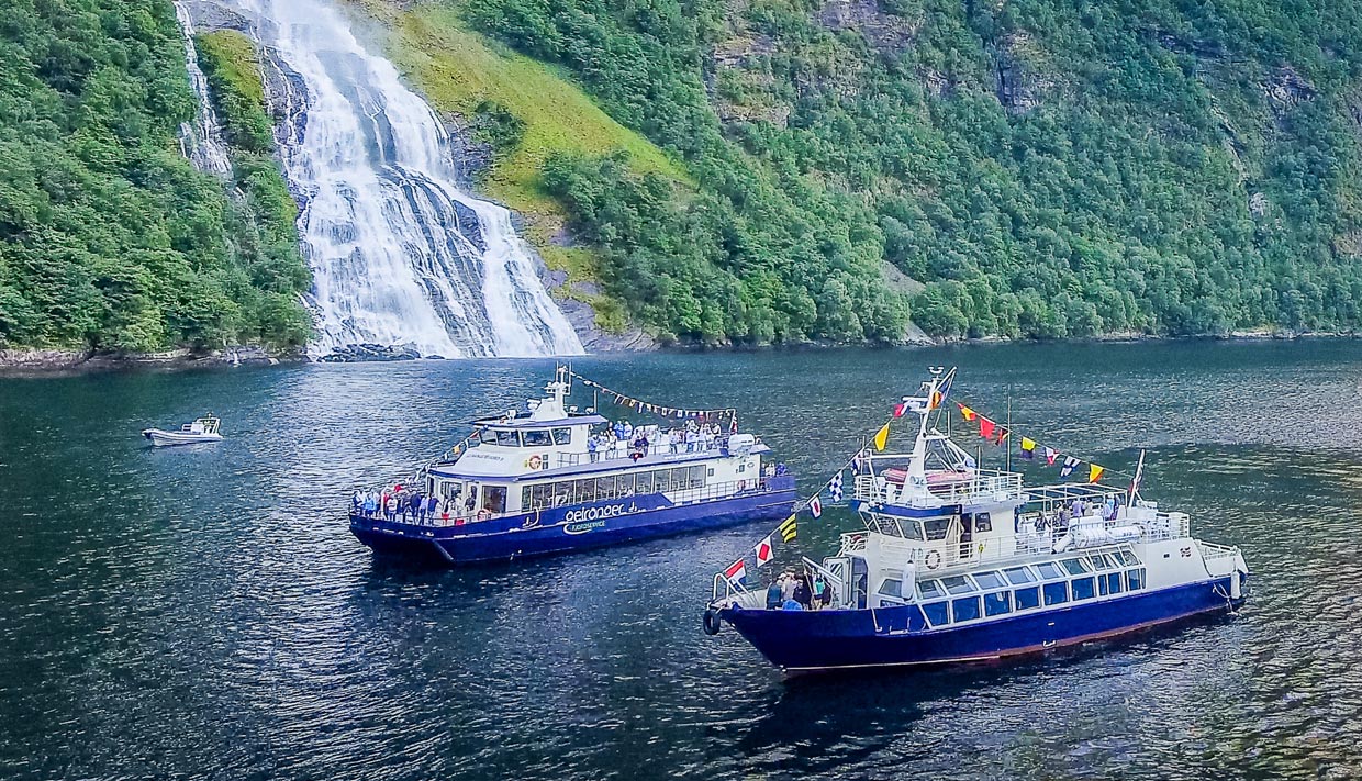 Fjordsightseeing mit Ausflugsschiff