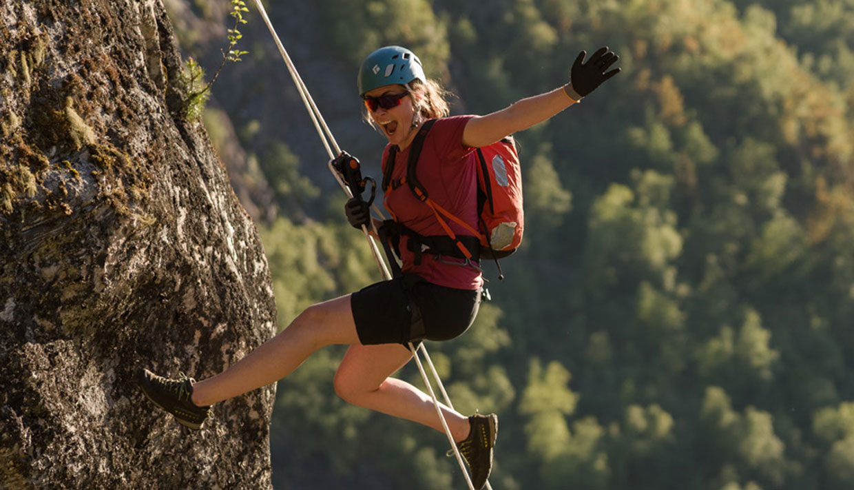 Rappelling / Abseiling